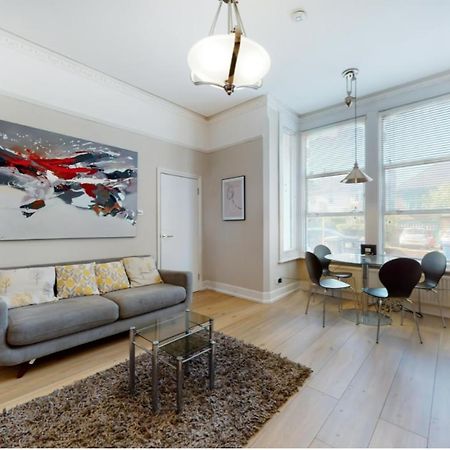 Super 1 Bedroom Flat In Hendon Near Middlesex University With Private Parking المظهر الخارجي الصورة