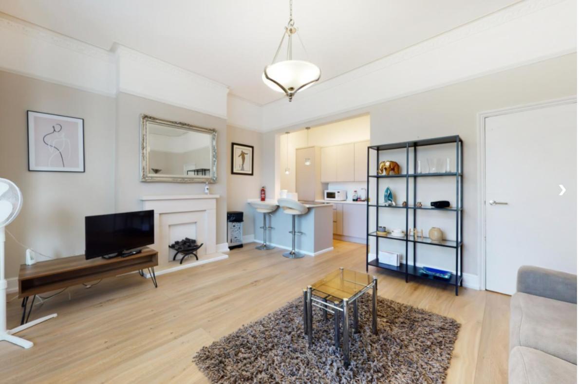 Super 1 Bedroom Flat In Hendon Near Middlesex University With Private Parking المظهر الخارجي الصورة